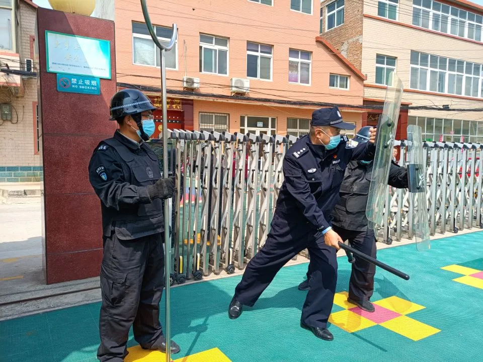 警察叔叔进校园 防暴护学保安全——济南市市中区七贤中心幼儿园