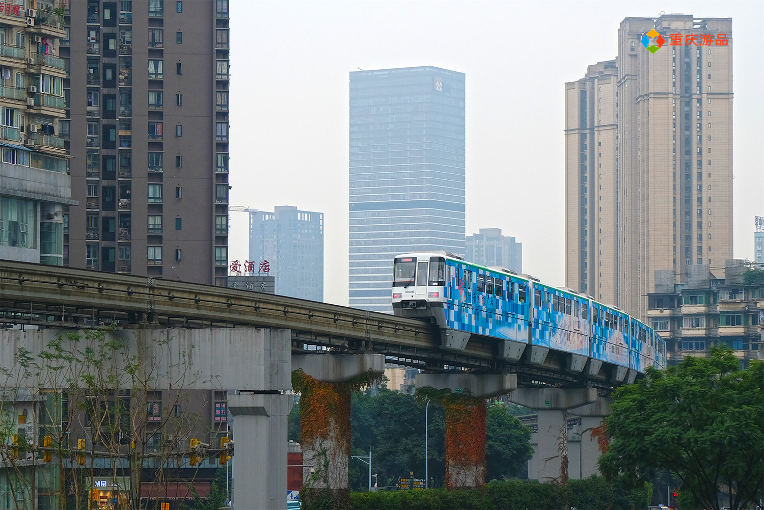 重庆第一条轨道交通却是2号线陪伴重庆人16年成为游客最爱