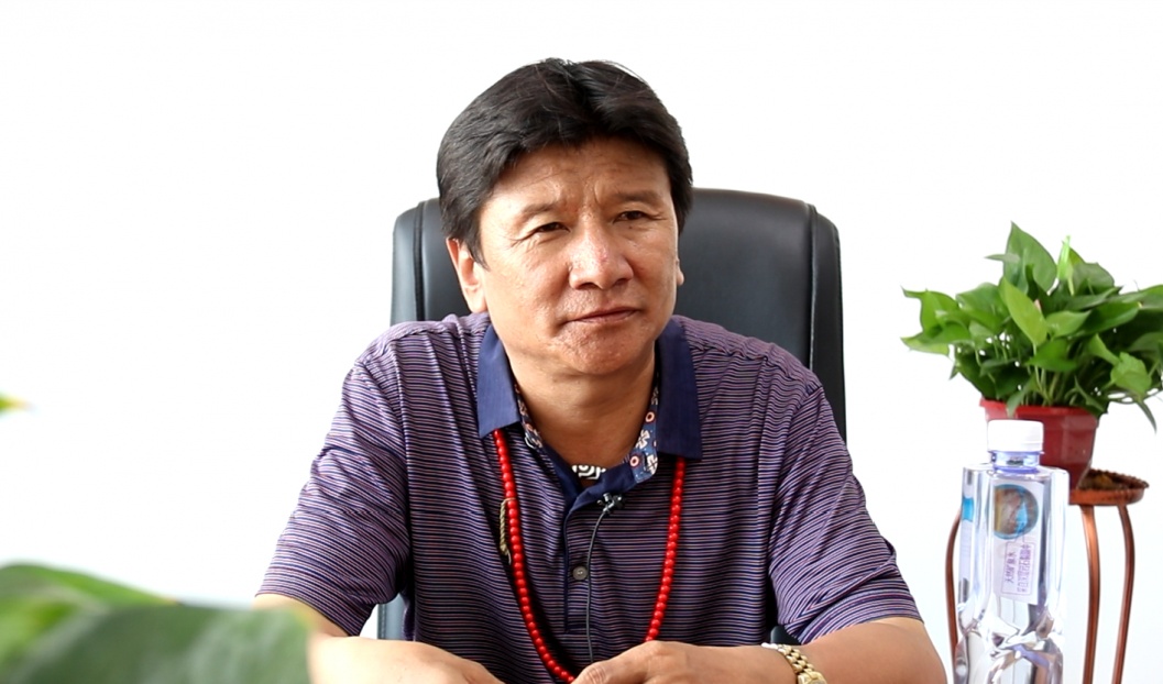 西藏首台600马力东风天龙kx用户巴桑罗布:轻松驰骋青藏线__凤凰网