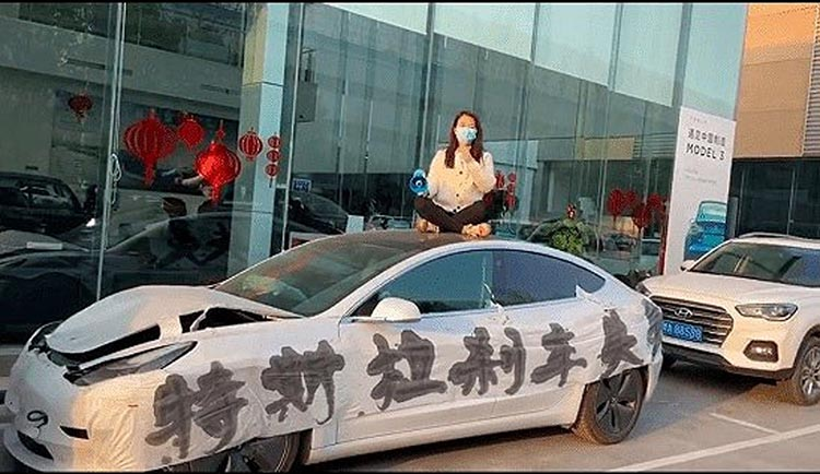特斯拉车顶维权女车主一案开庭:一场针对名誉权的交锋已经开始__凤凰