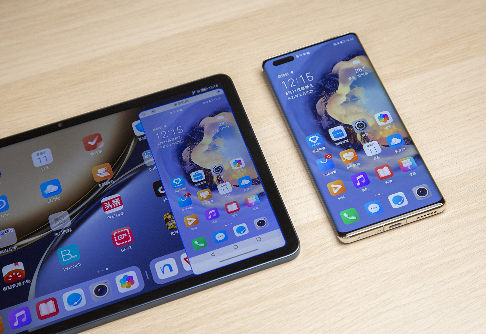 通过多屏协同功能的加持,平板与手机屏幕可以合二为一协同操作,不仅