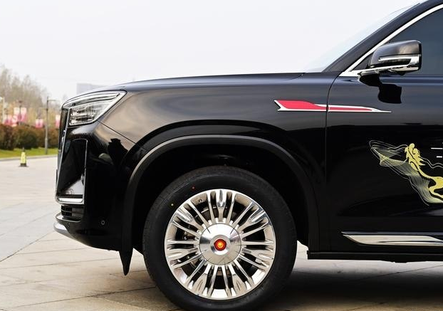 红旗l字头suv亮相金葵花logo57米车身定价多少钱合适