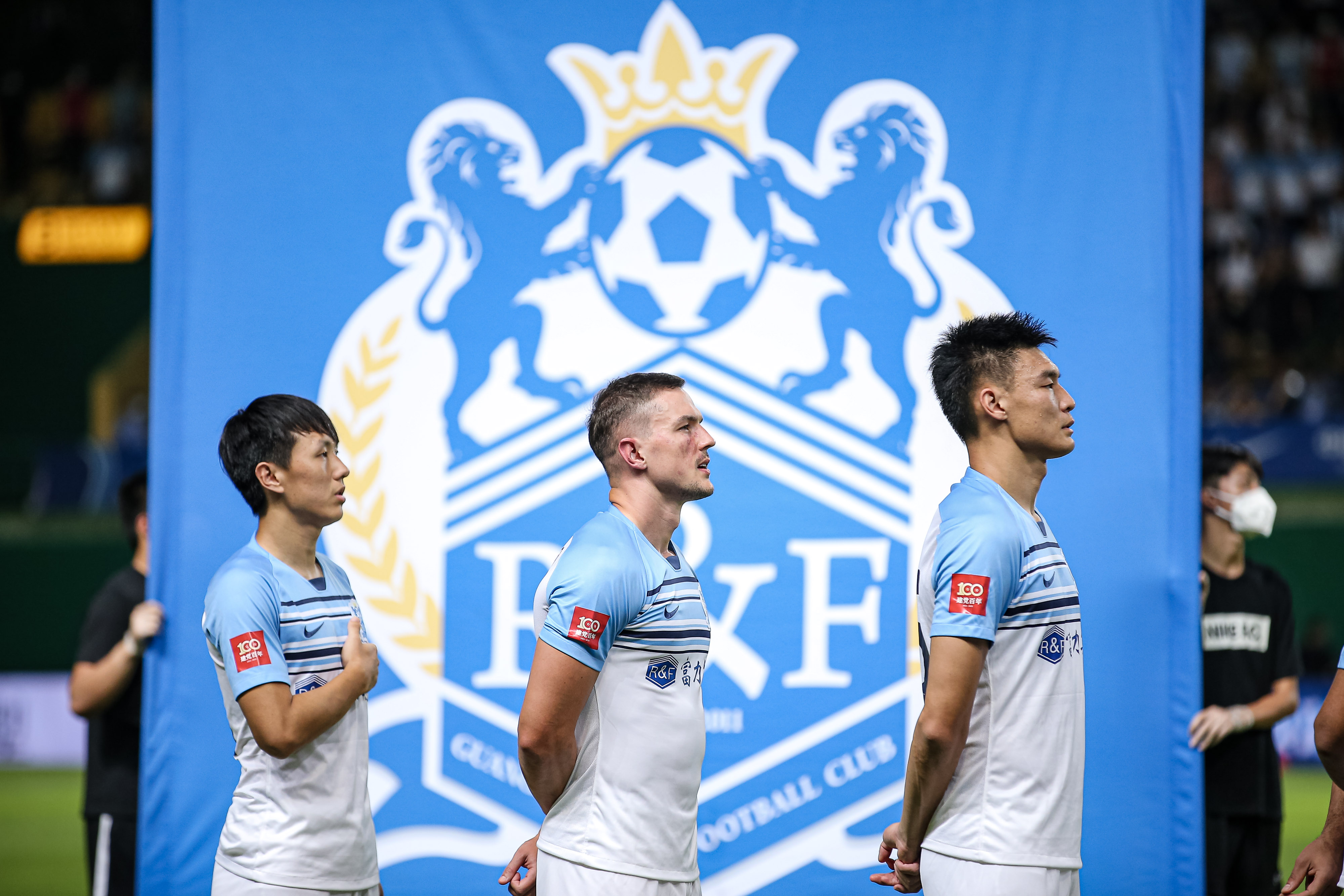 记者广州城下个月公布新队徽下赛季队徽才能绣上球衣