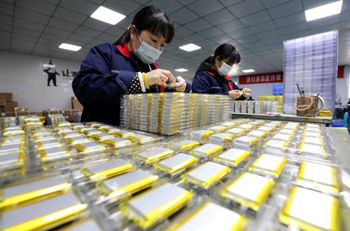 据悉,我国BMS的研发生产主要集中在新能源汽车厂商、电池PACK厂商、专业BMS厂商。-视觉中国