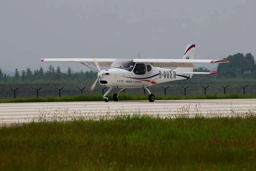 领雁ag50轻型运动飞机适航验证机今日首飞成功