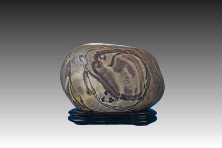 歌手刘子琳:收藏的黄河画面石