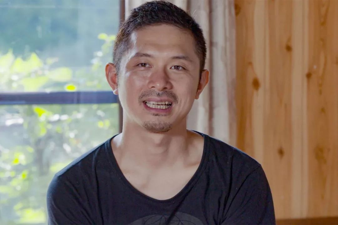 < 男主人西山嘉克 >