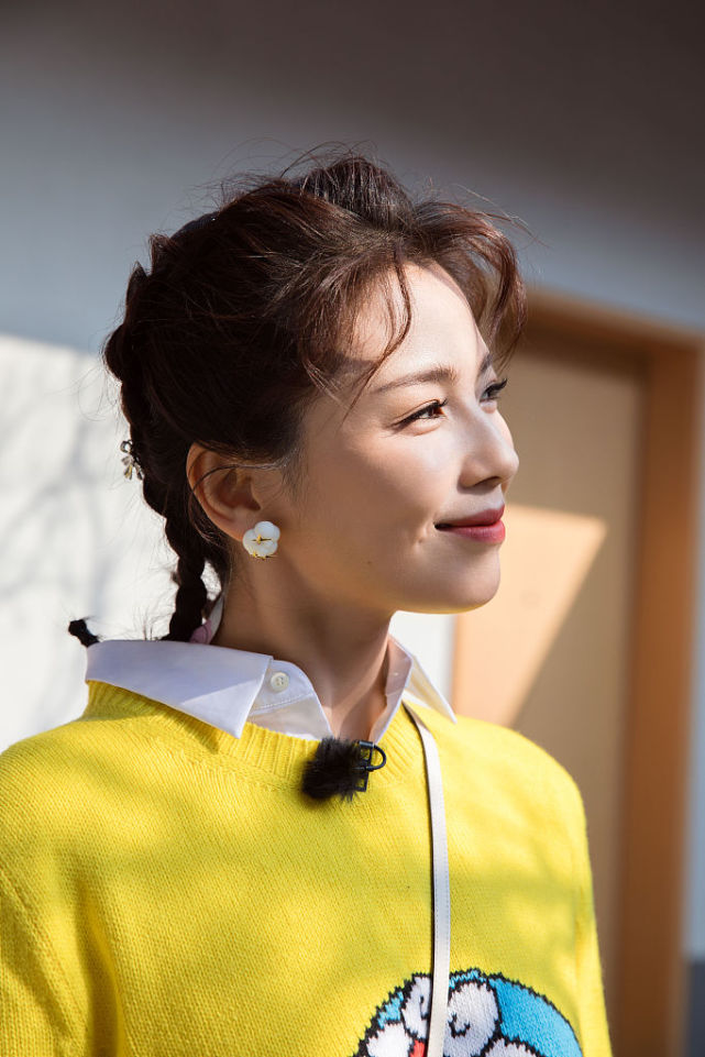 太可爱!刘涛一身卡通上衣显呆萌 一头编发俏皮又减龄_品推资讯