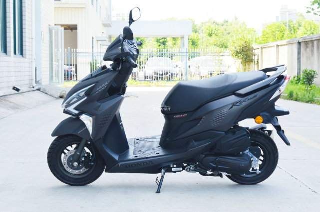 没abs有点遗憾 价格是硬伤 新大洲本田裂行125到店实拍__凤凰网