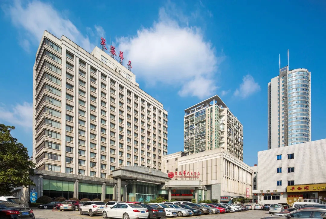 华天酒店血亏5亿更换大股东 酒店业的"湘军"何以至此?