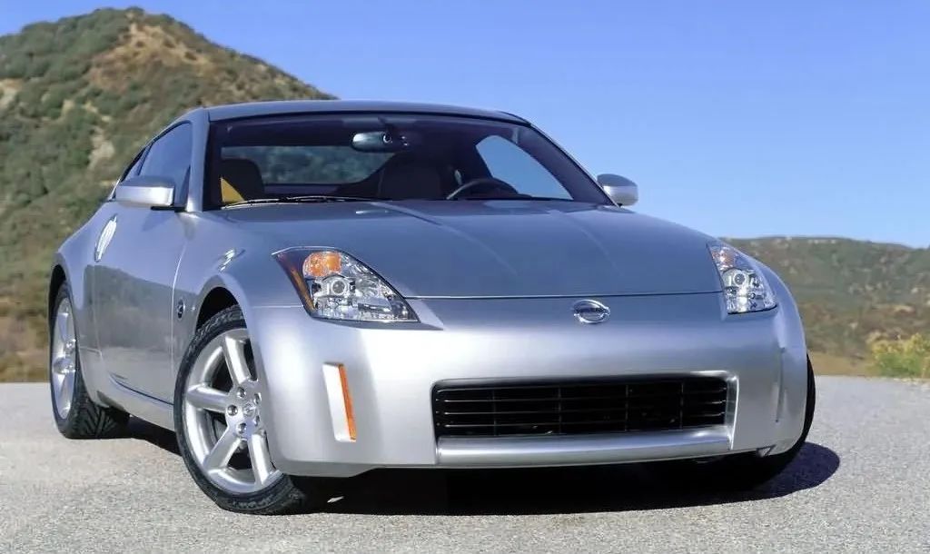 一辆小战神-日产 350z第二天到了地方,我这个朋友其实是个车商,在车商