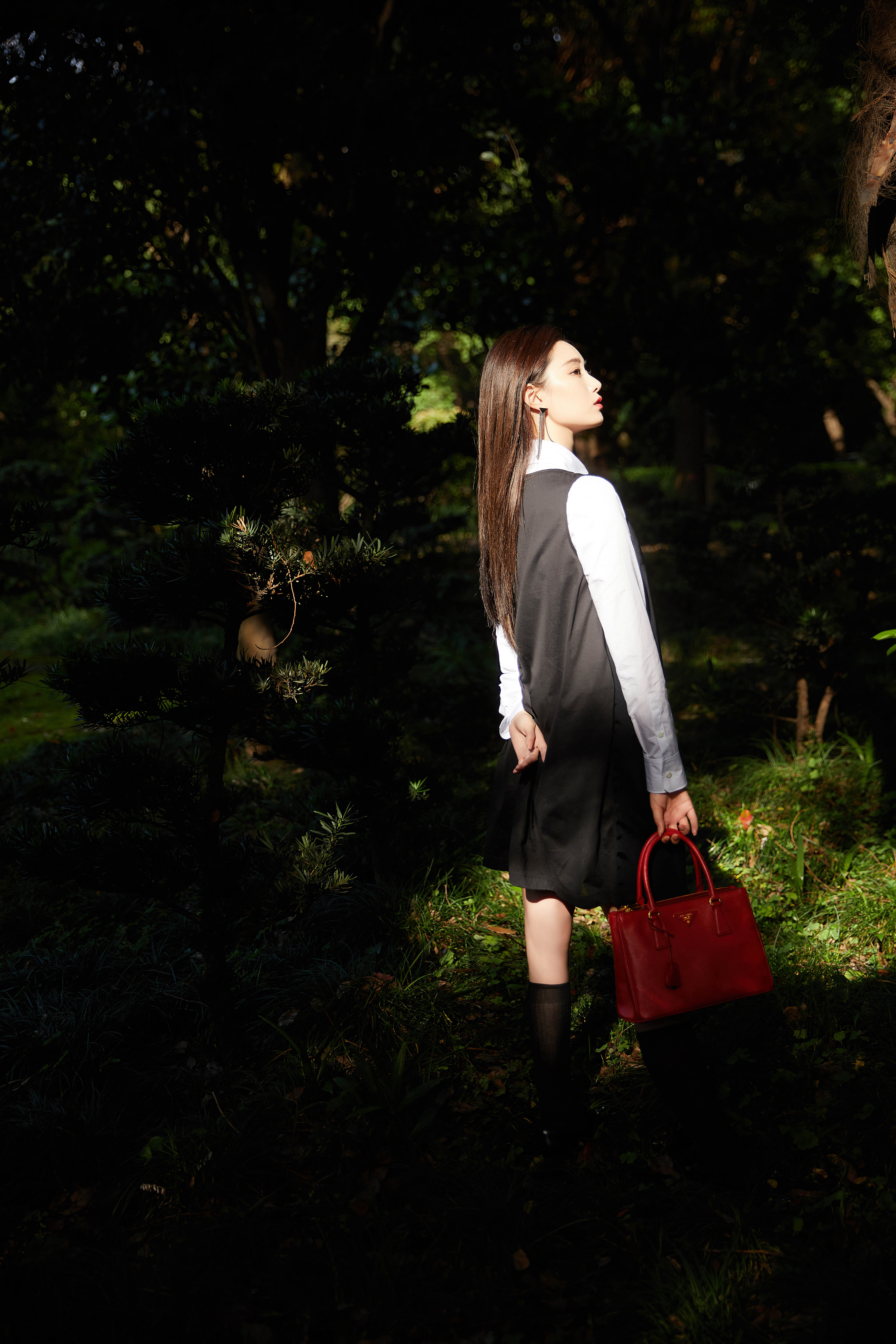 徐艺洋首张古风ep花湮灭即将上线丛林光驳大片曝光气质卓然