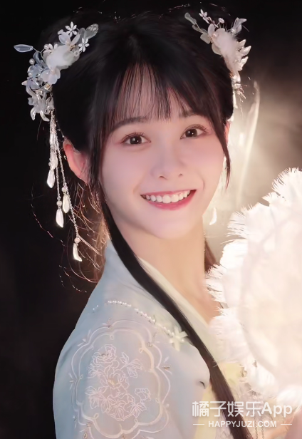 但在其中担任女1的杨馥羽↓和朱容君演了同一部剧,剧里也基本崩坏↓而