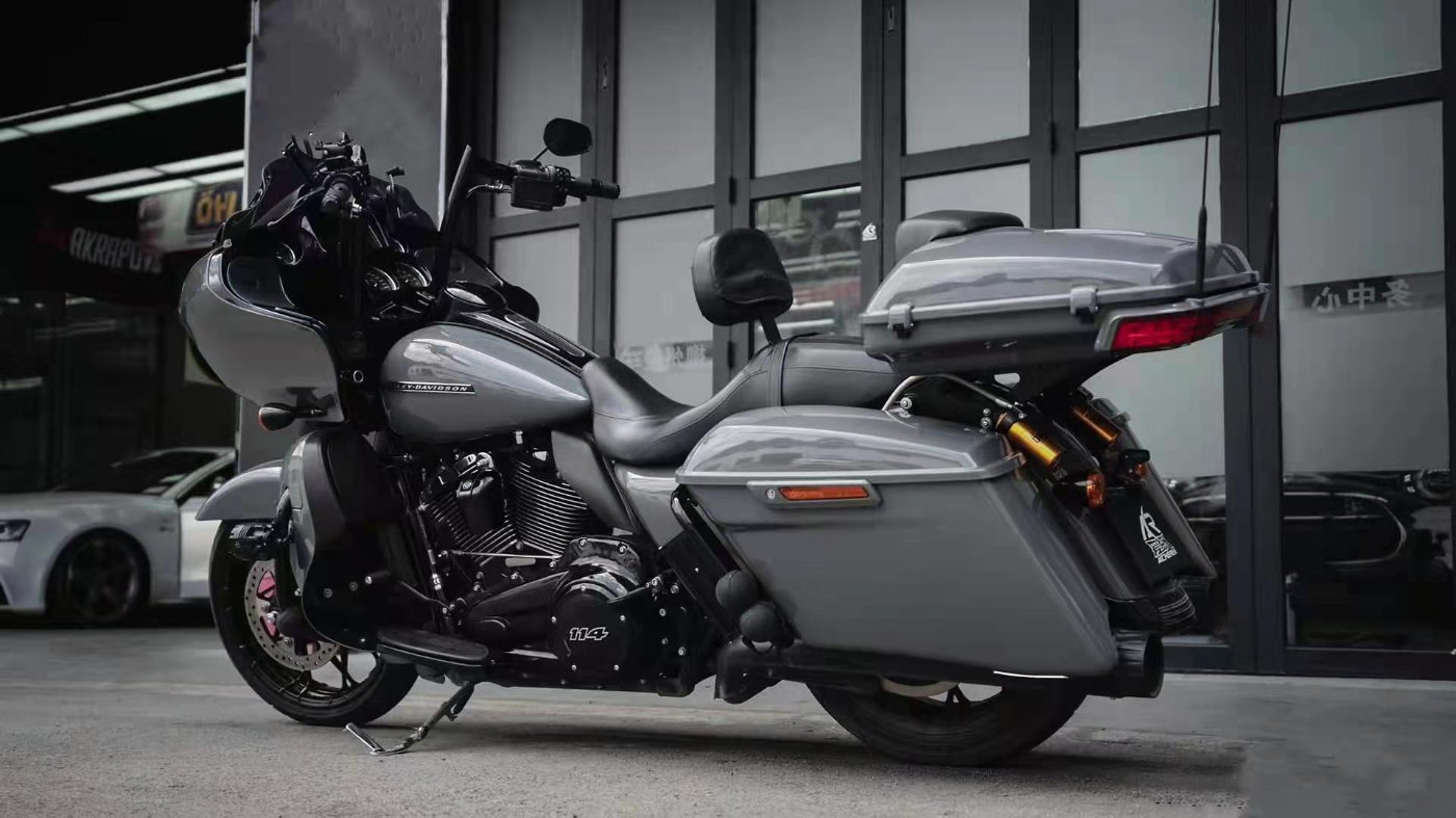 膜呗改色案例:哈雷公路滑翔改色高亮深灰 颜值控慎入__凤凰网