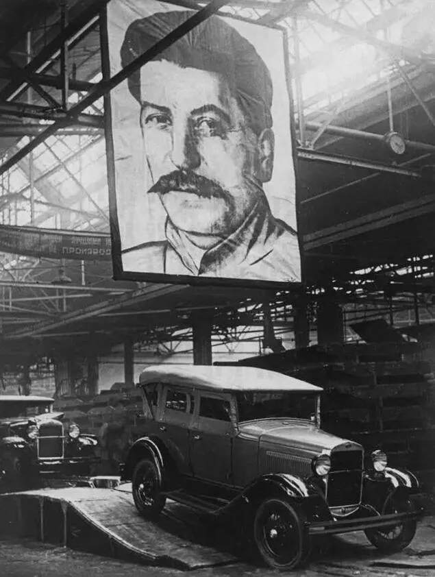 上图_ 苏联汽车生产线