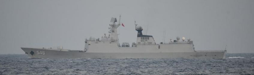 日本海上自卫队在对马岛附近拍摄到的中国海军护卫舰