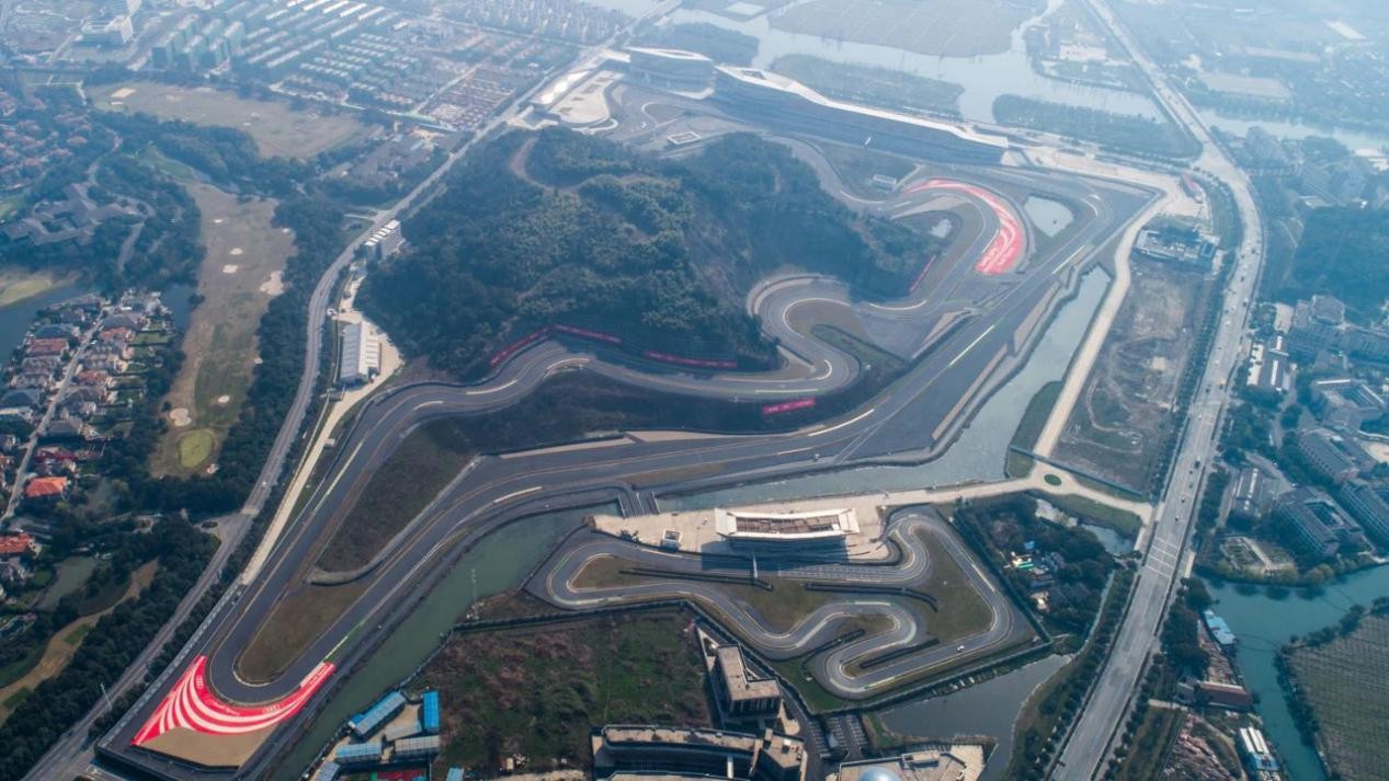 我们来到了浙江国际赛车场,这里的卡丁车场地就是这么酷!