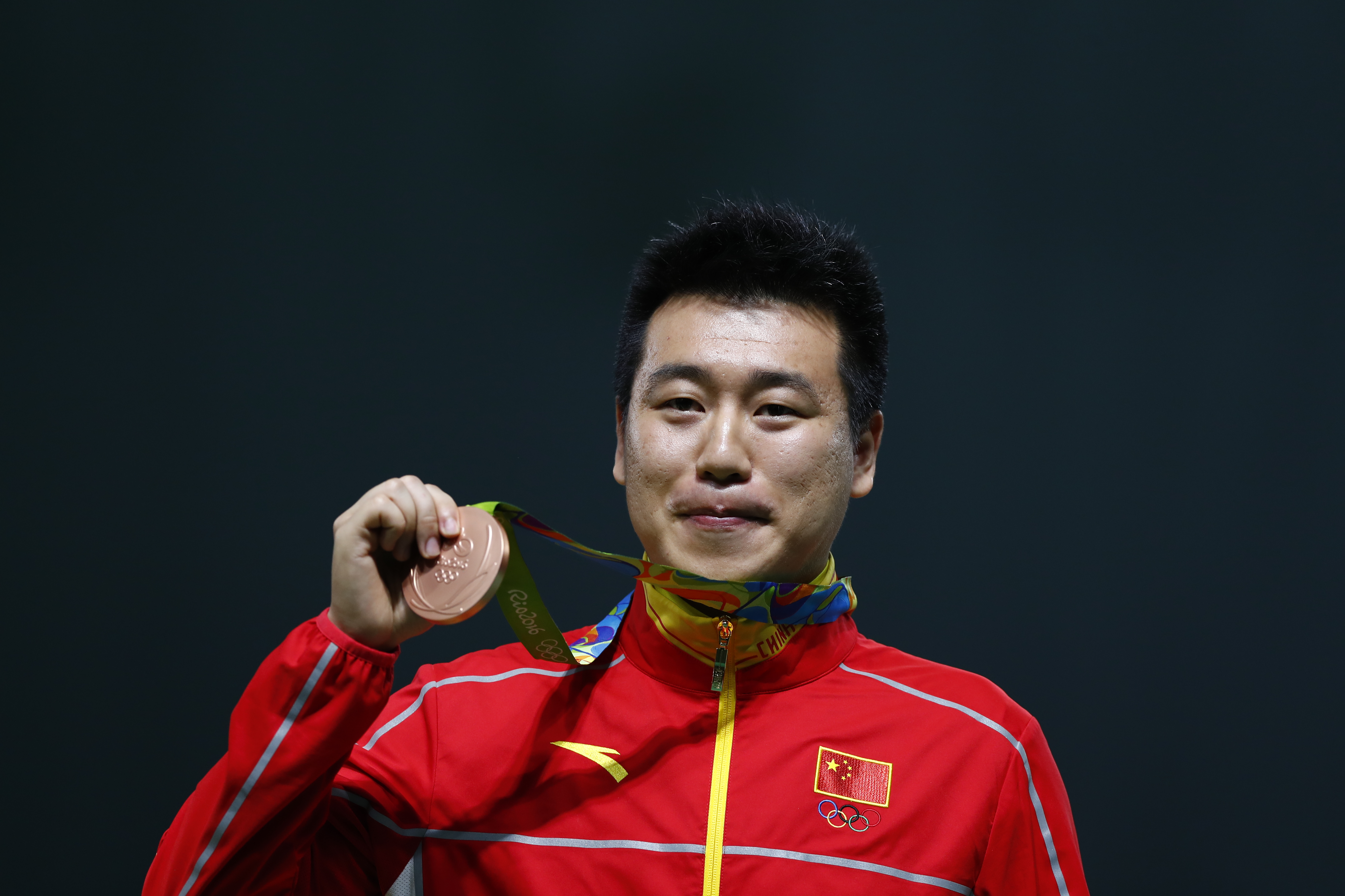 庞伟10米气手枪摘铜 他和杜丽的"神仙爱情"太令人羡慕