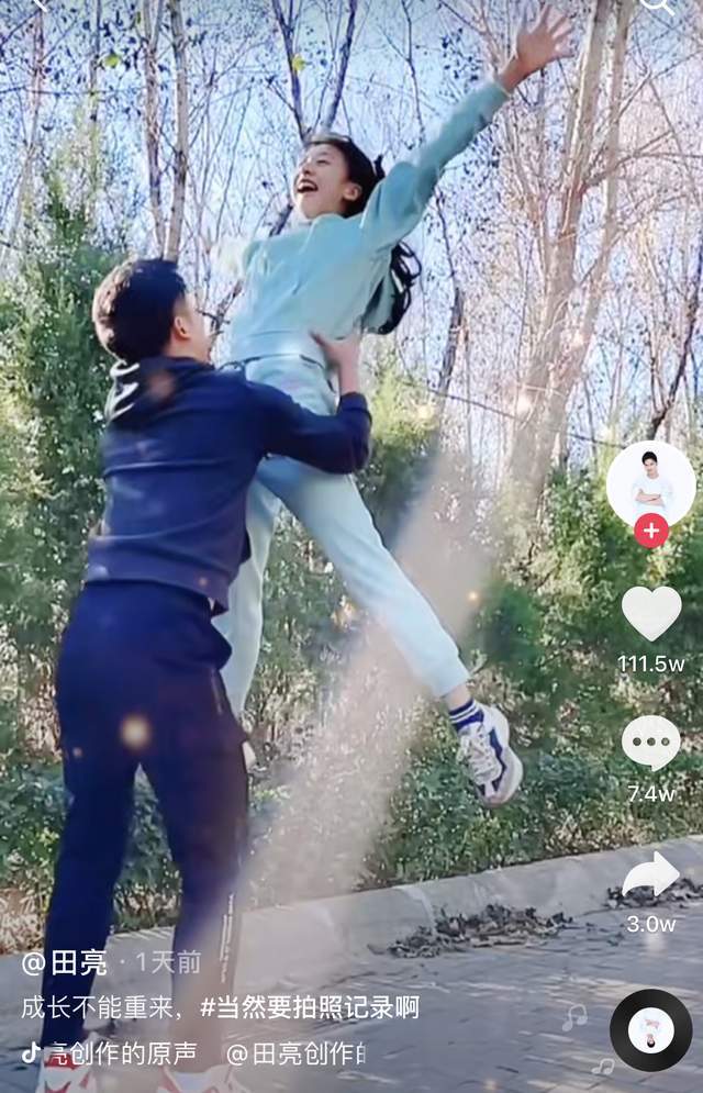 田亮晒将女儿举高高视频,13岁森碟长相似爸爸,全家共用一张脸?