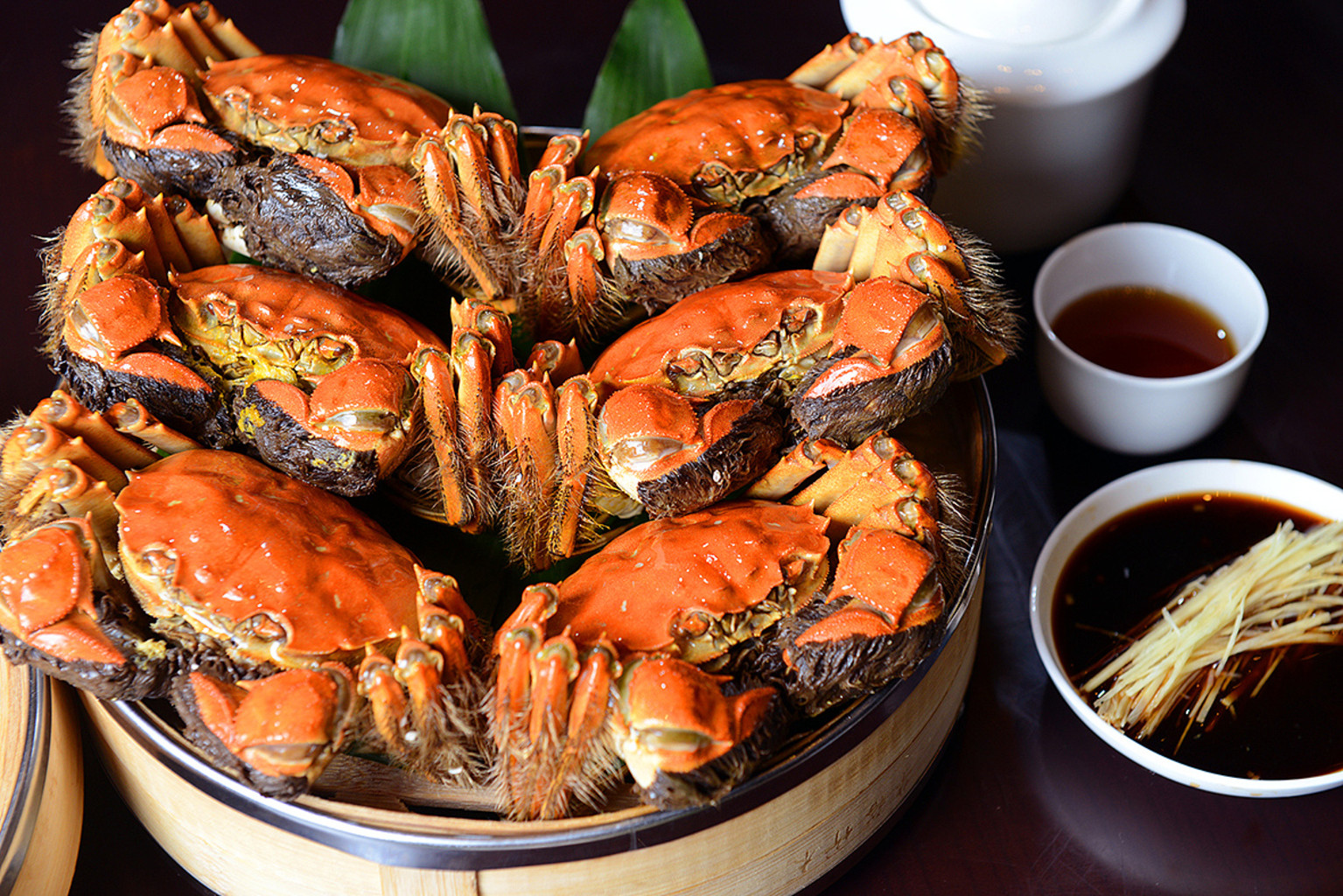 螃蟹是不是很美味?吃起来还是要注意呢!脾胃虚寒及过敏者不宜食
