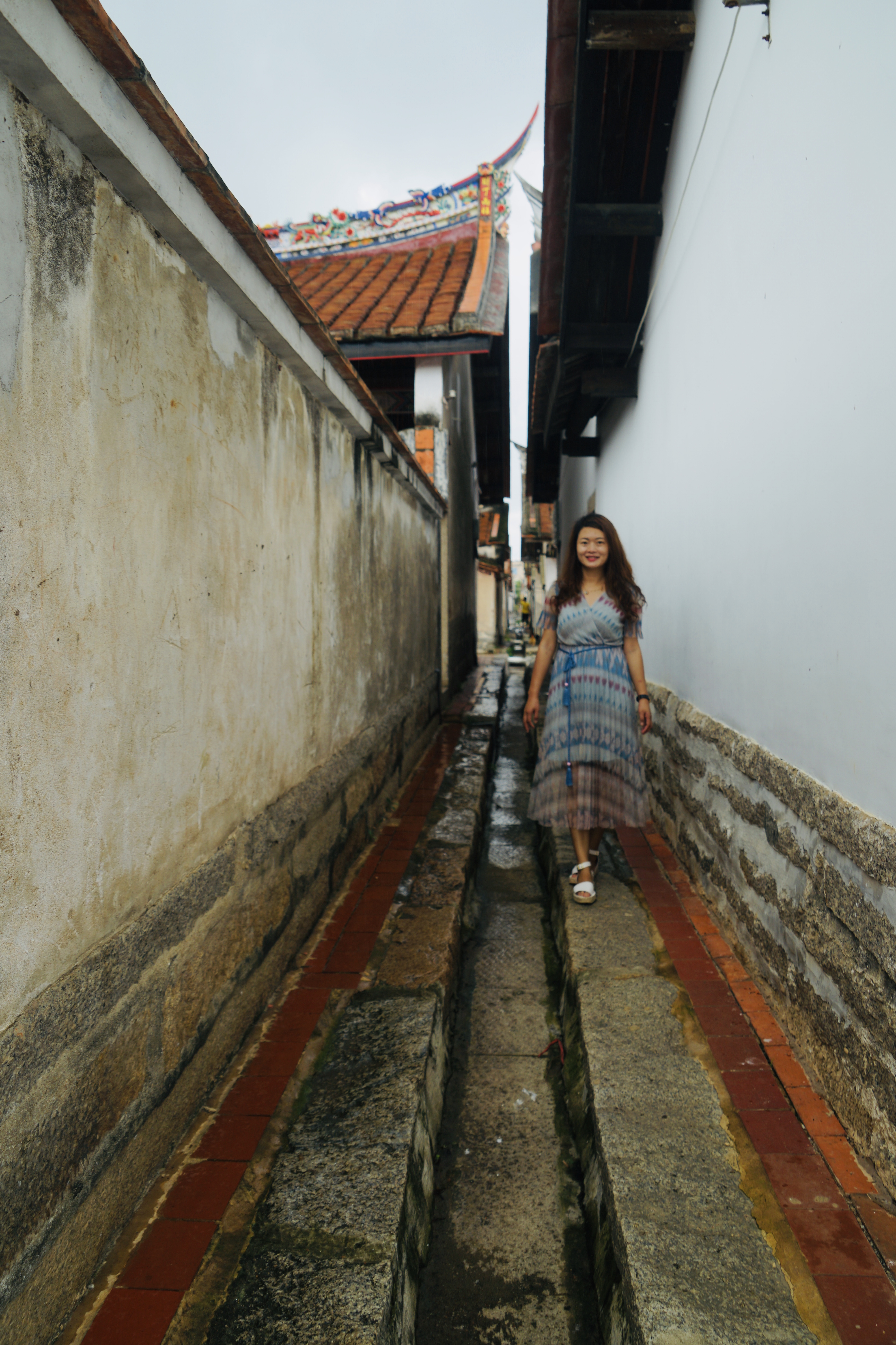 闽南第一村,红瓦白墙古韵悠悠,堪称建筑里的艺术品