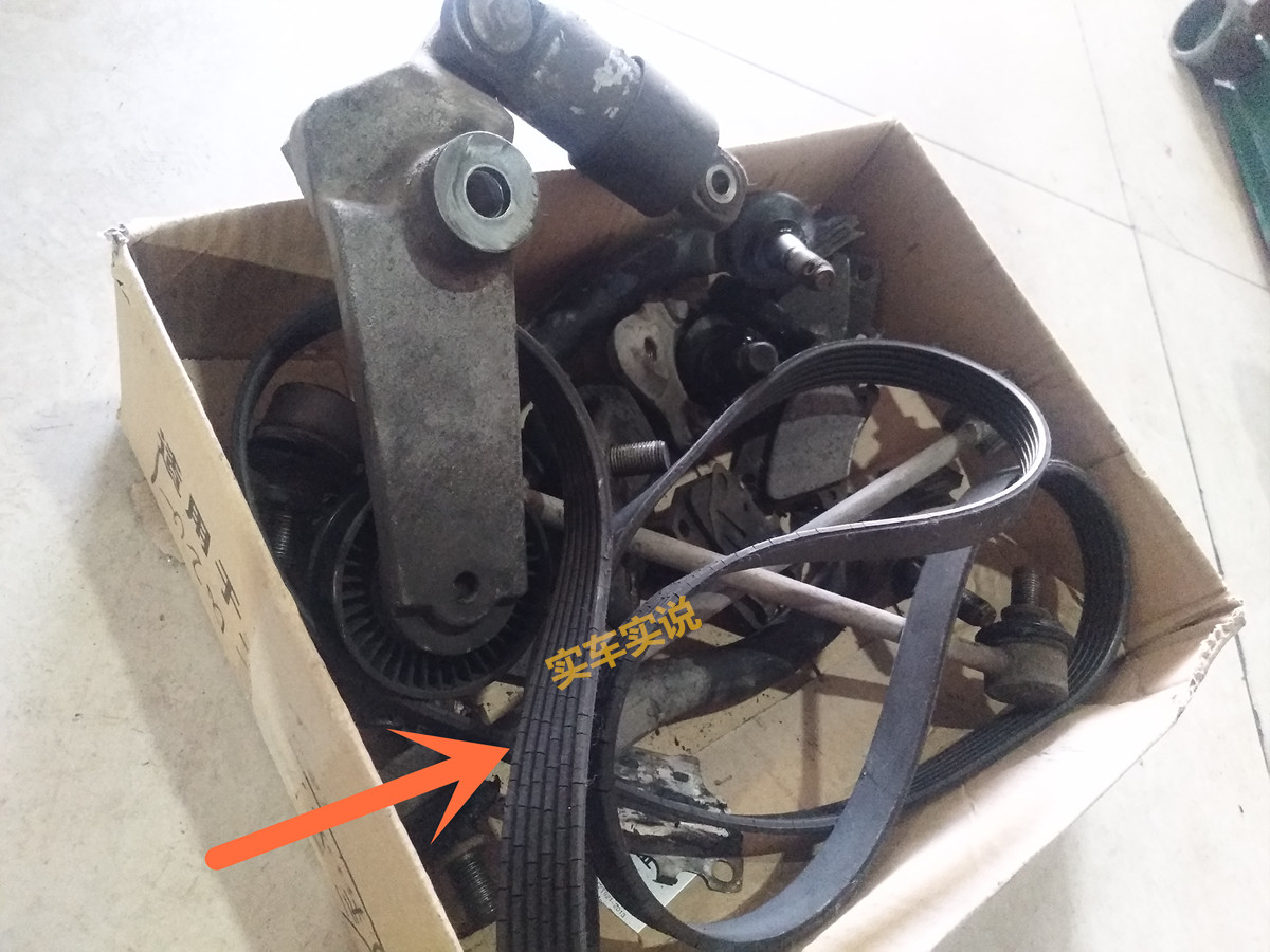 丰田花冠二次进厂检修,换下来一堆配件,车主:第一次换这么多