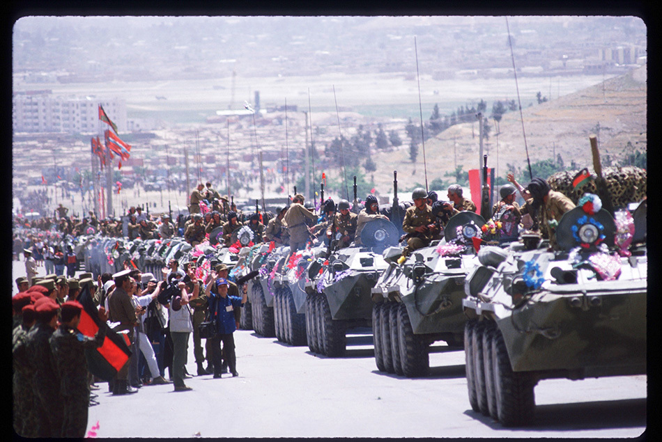 1988年5月15日,苏联开始从阿富汗撤军,9个月内撤出全部军队115万人