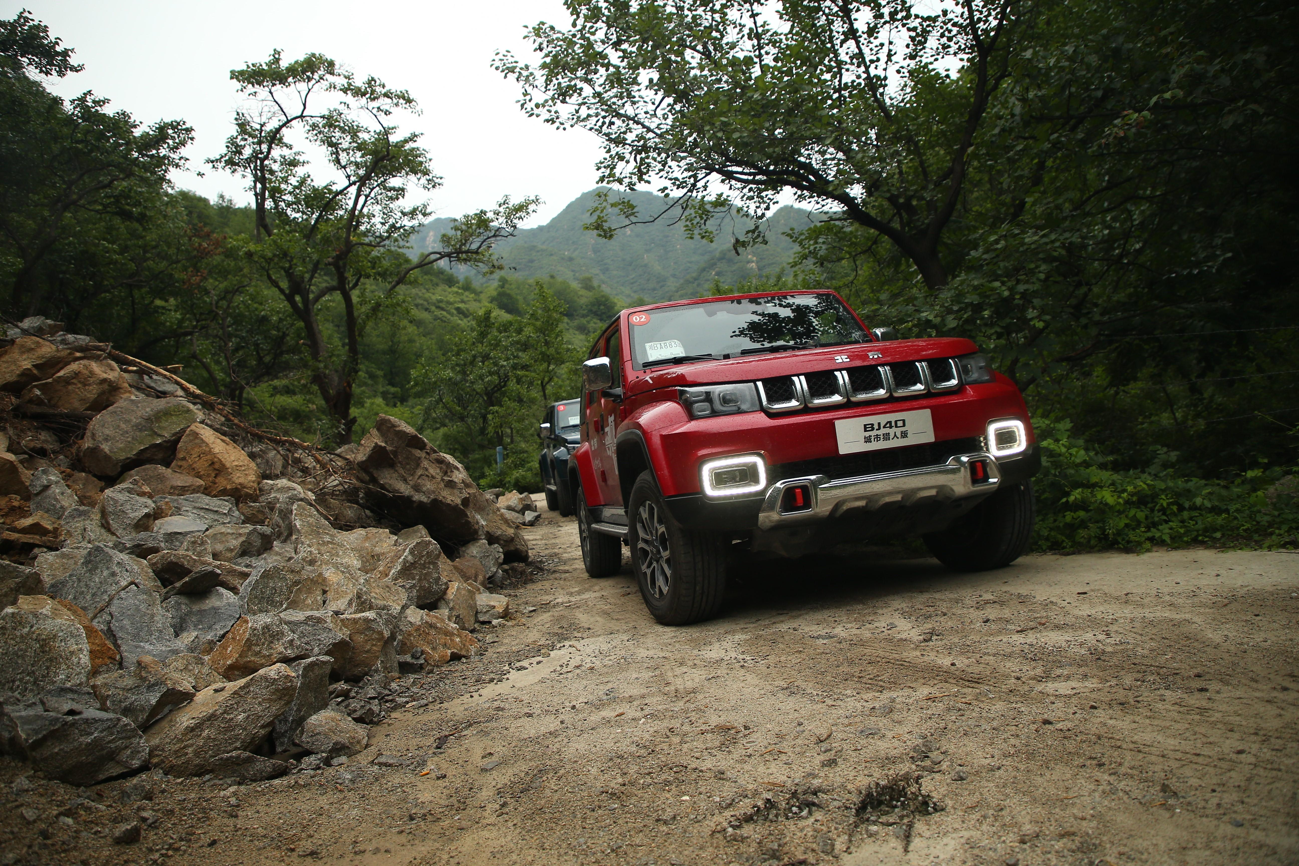 动力方面,bj40换装了全新2.