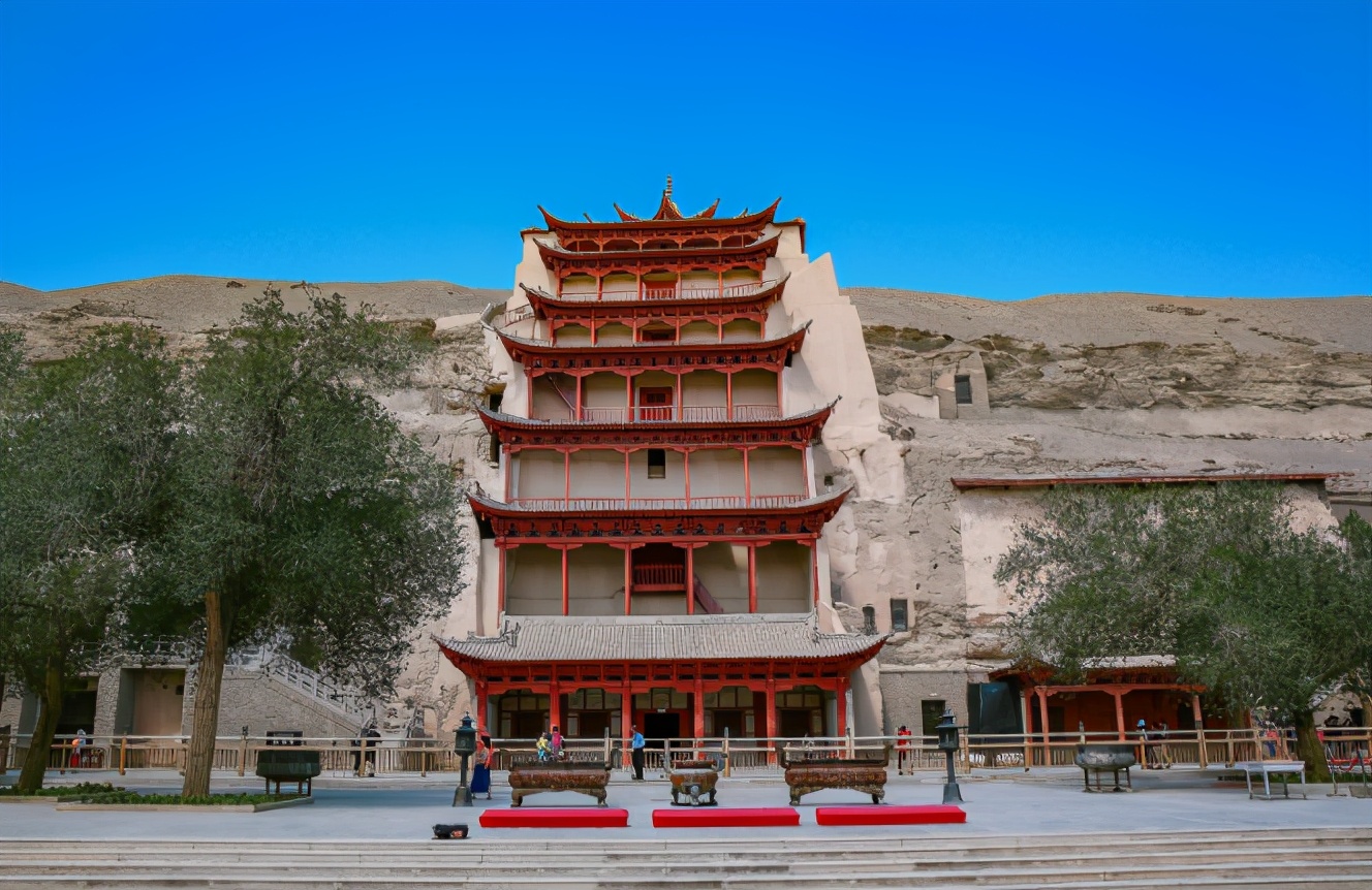 敦煌"莫高窟",历史文化悠久,是艺术殿堂永远不灭的神话__凤凰网