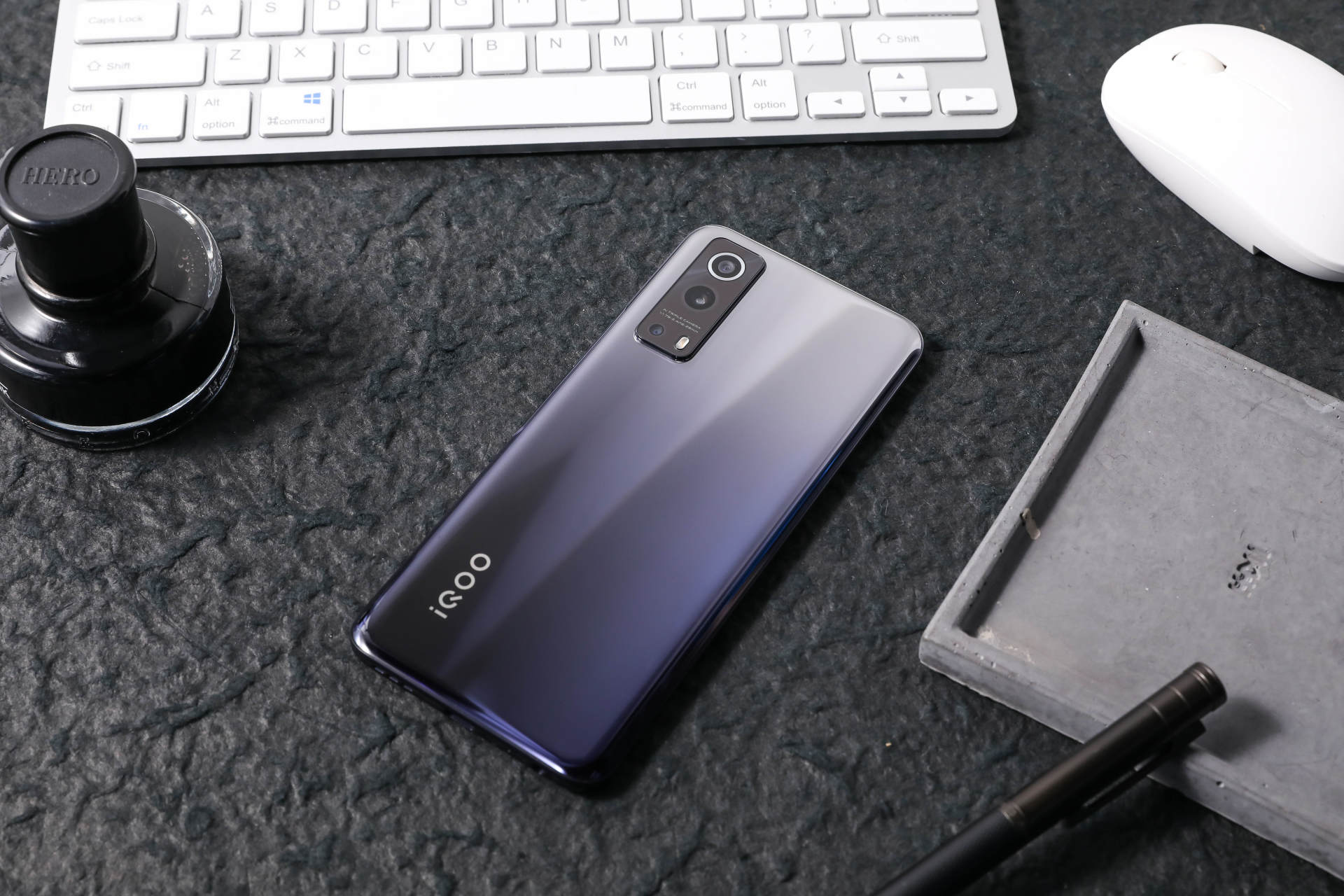 iqoo z3上手体验:千元真香机,无短板的水桶配置__凤凰网