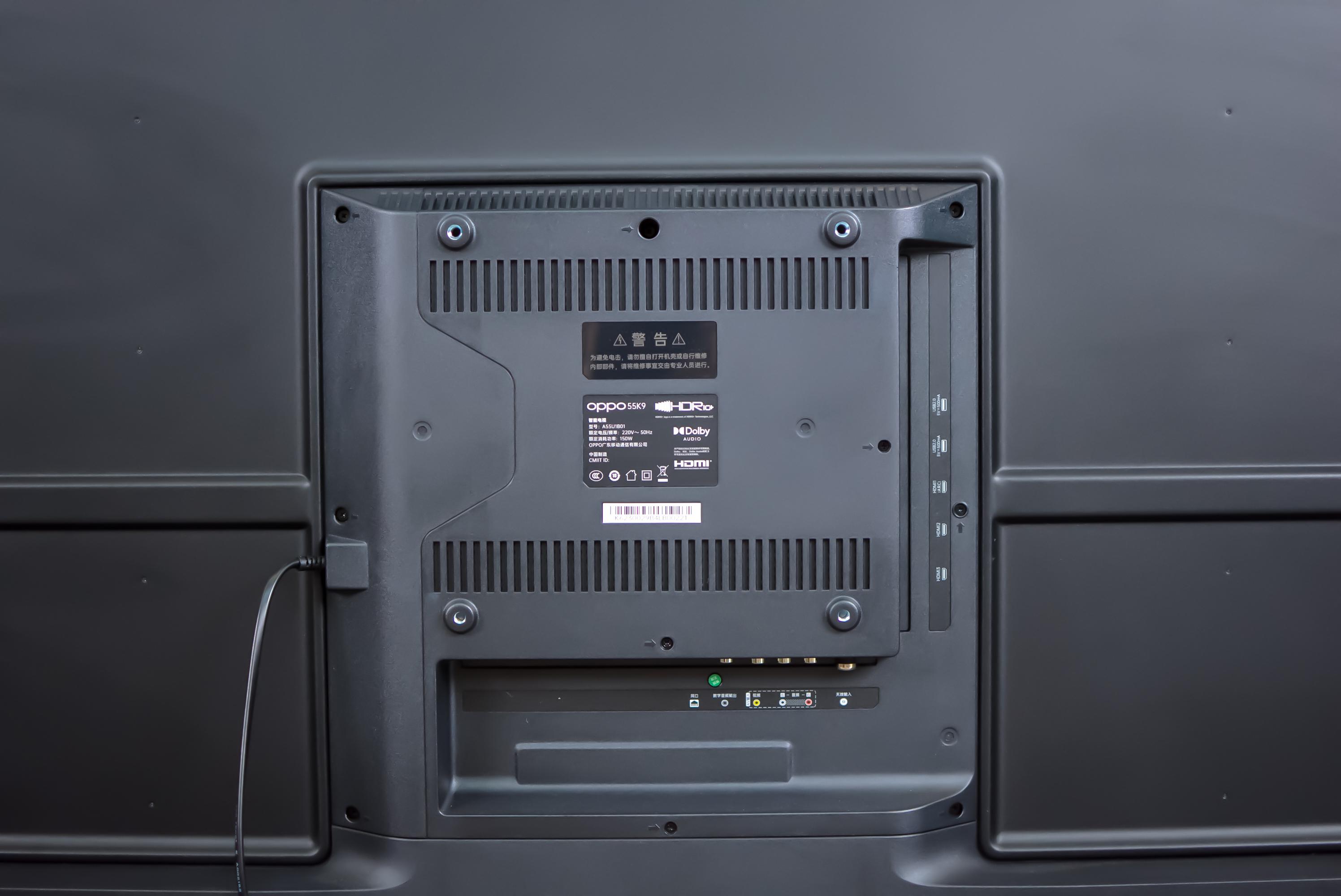 设计了一些特殊的凸台和纹理,让这款电视的背面看起来也不是那么单调.