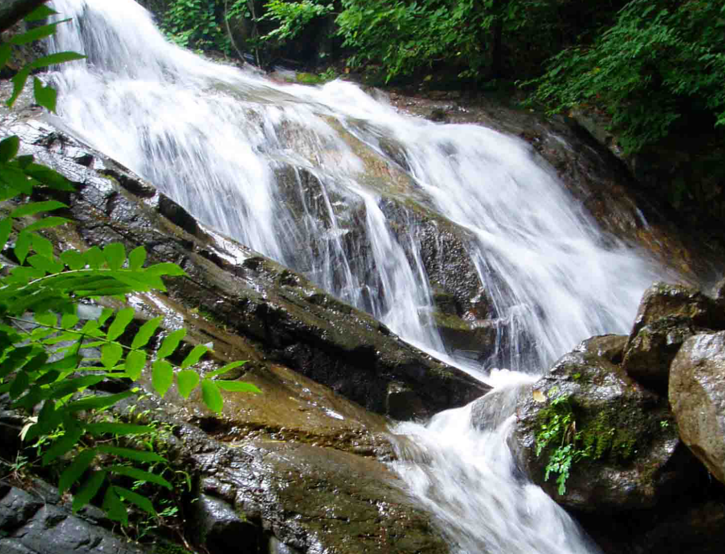 山水之美,古往今来共谈,天生桥瀑布群犹如一颗太行明珠