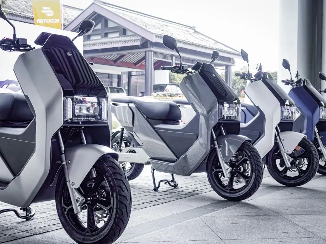 大阳e客61e5新品上市,极速轻松破百!