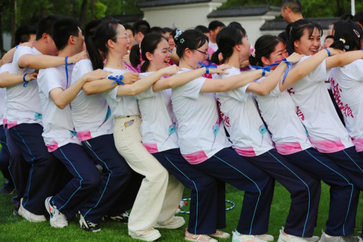 "放飞心灵,扬帆高考"—怀化三中高三心理拓展活动