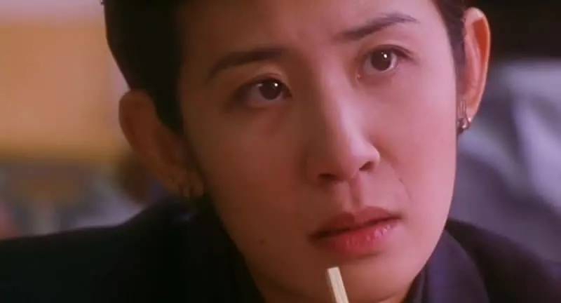 老夫老妻秀恩爱吴君如晒陈可辛探班照相恋24年不领证依旧恩爱如初