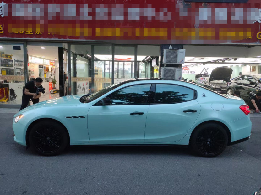 膜呗改色案例:玛莎拉蒂ghibli改色马卡龙月光玉 真的快压不住了