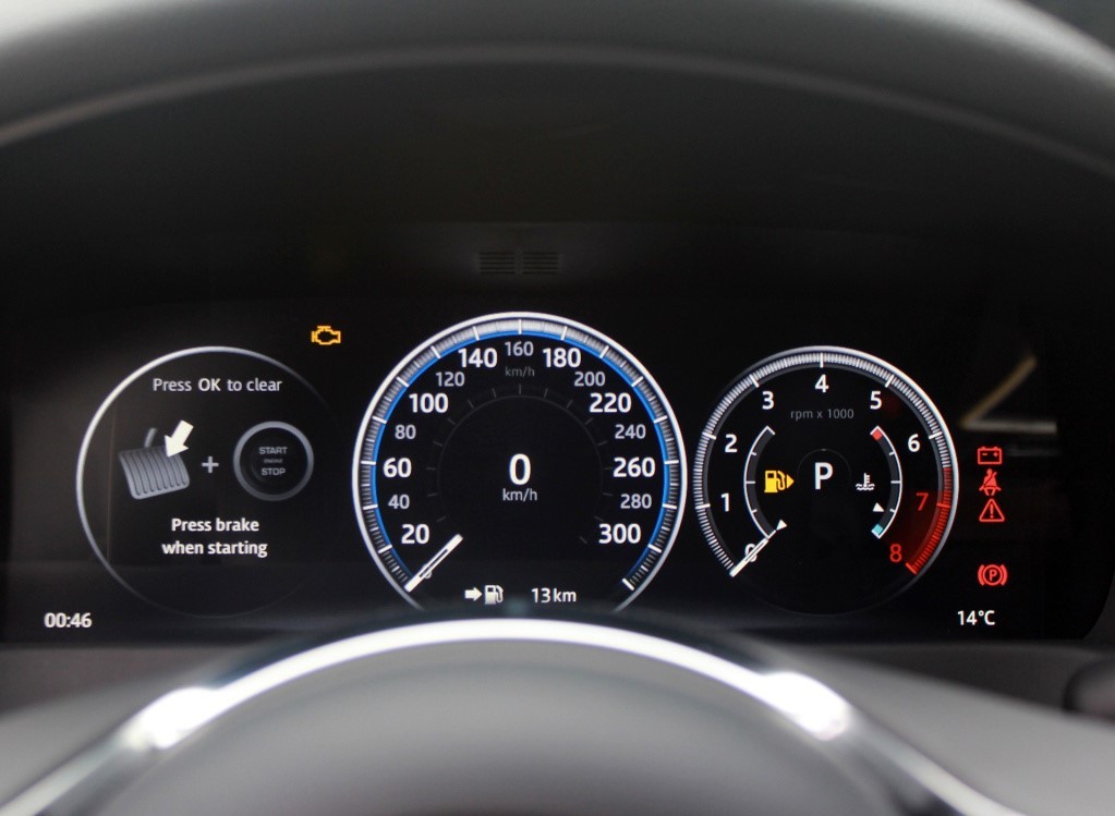 试驾捷豹xfl20t8at起步没有丝毫拖沓感