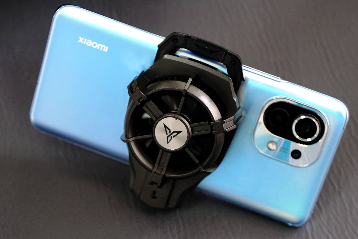 超大杯手机散热器来了,功率更大散热更强—飞智蜂翼 2 pro__凤凰网