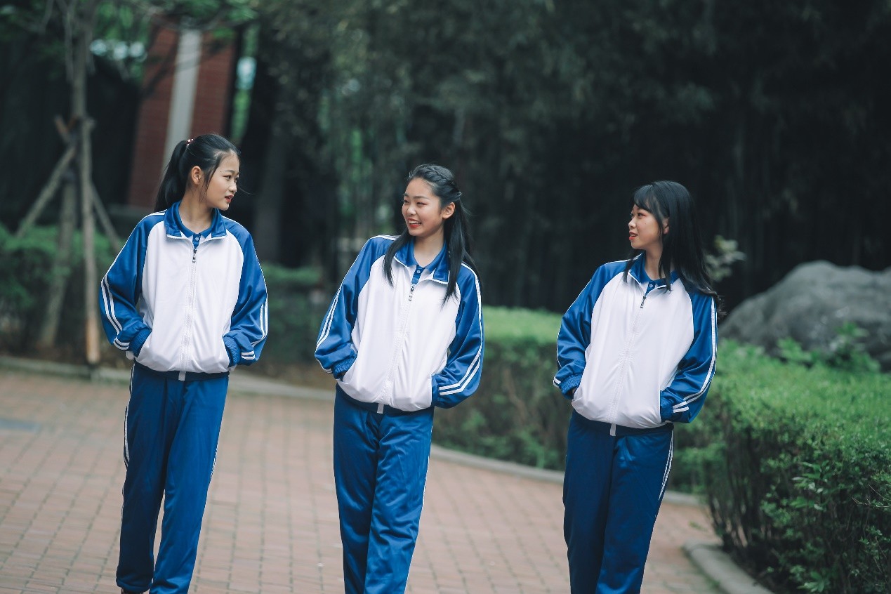 艺尚文化新人范馨参演可咸可甜《青春成长记》mv