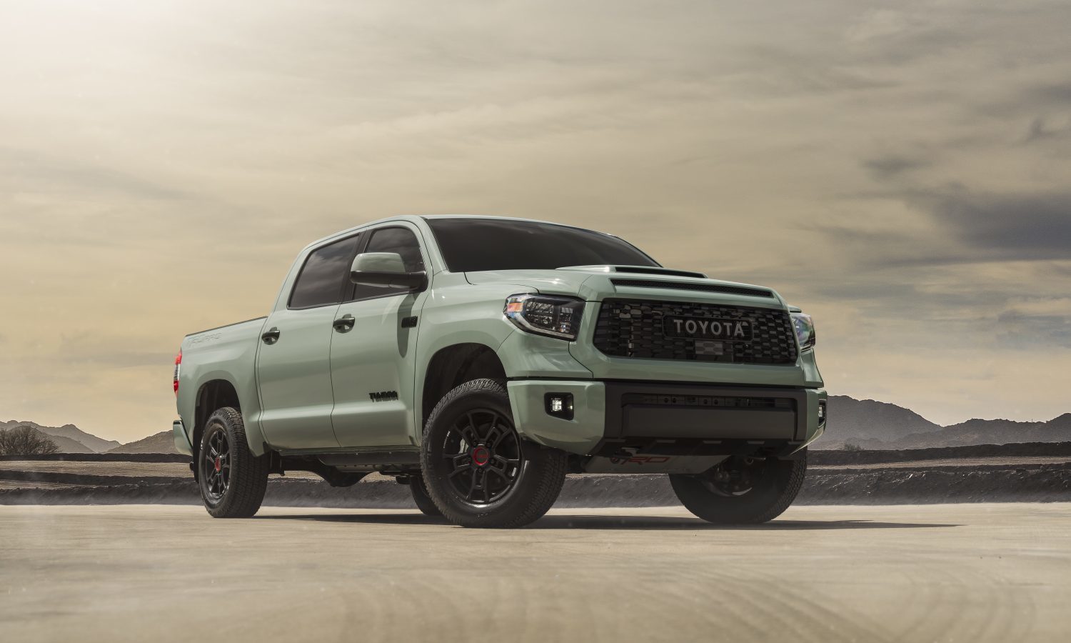 丰田因大灯电路缺陷召回158万辆tundra皮卡