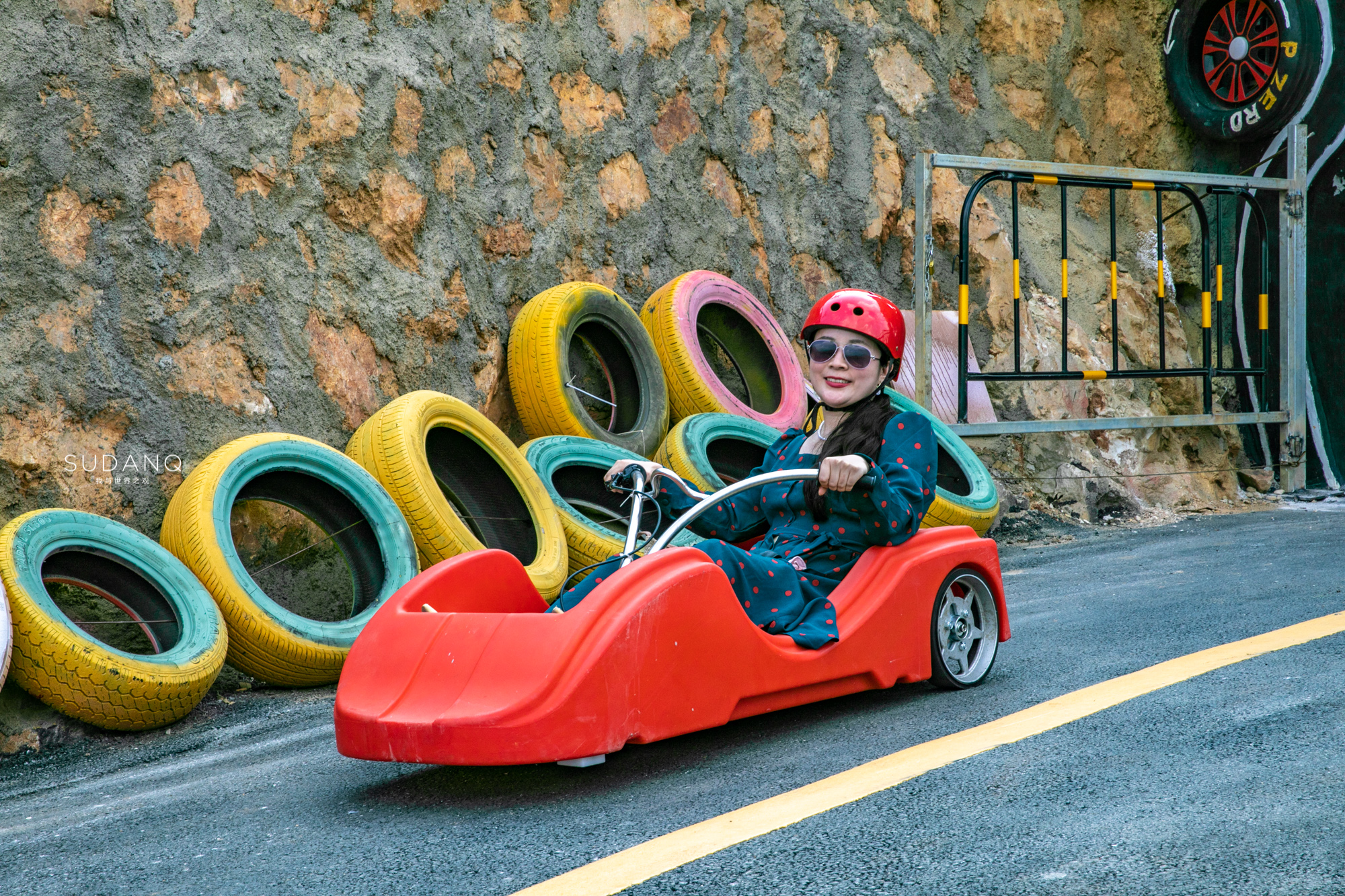 再者是山道滑车,这是一个比较少见的游乐项目,大人小孩都可以玩.
