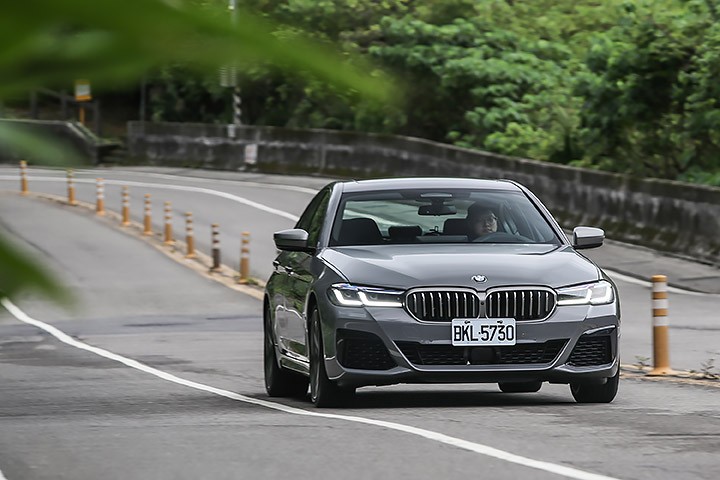 试驾宝马m550i xdrive