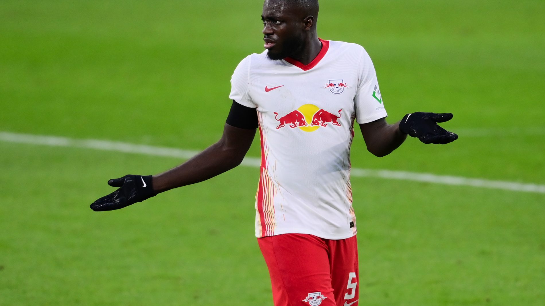 体图:如果切尔西或利物浦想买乌帕,拜仁请经纪人提前通知