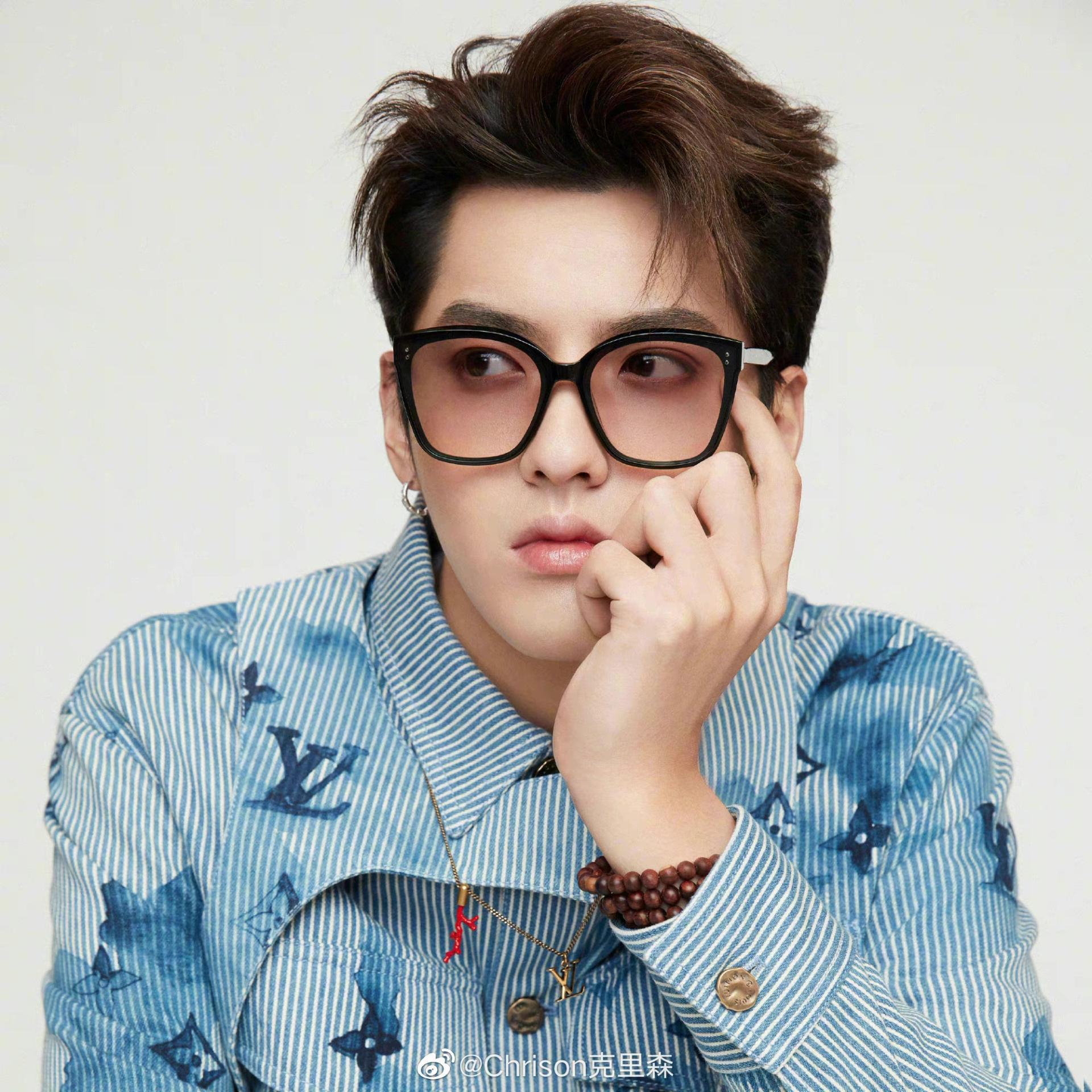 蔡徐坤prada续约,吴亦凡喜提lv,流量当道,硬汉不配?