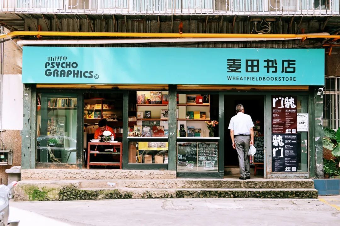 而这家唱片店就藏在麦田书店左侧的老小区内(天君殿巷14号四栋302)