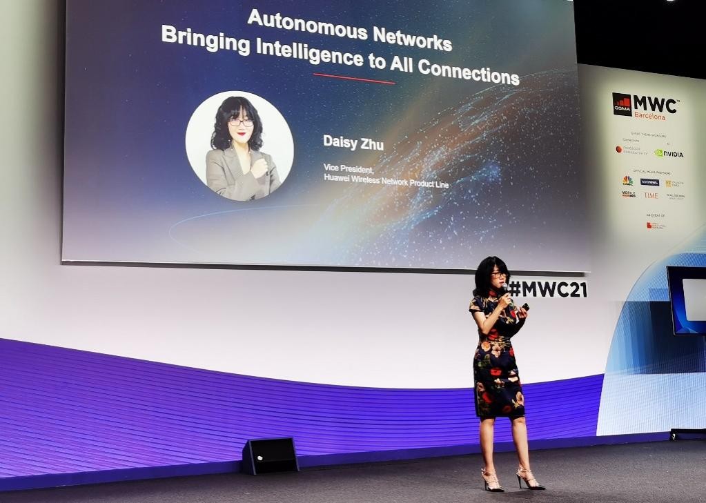 华为朱慧敏:把智能带入每一个联接 迈向自动驾驶网络_凤凰网商业_凤凰