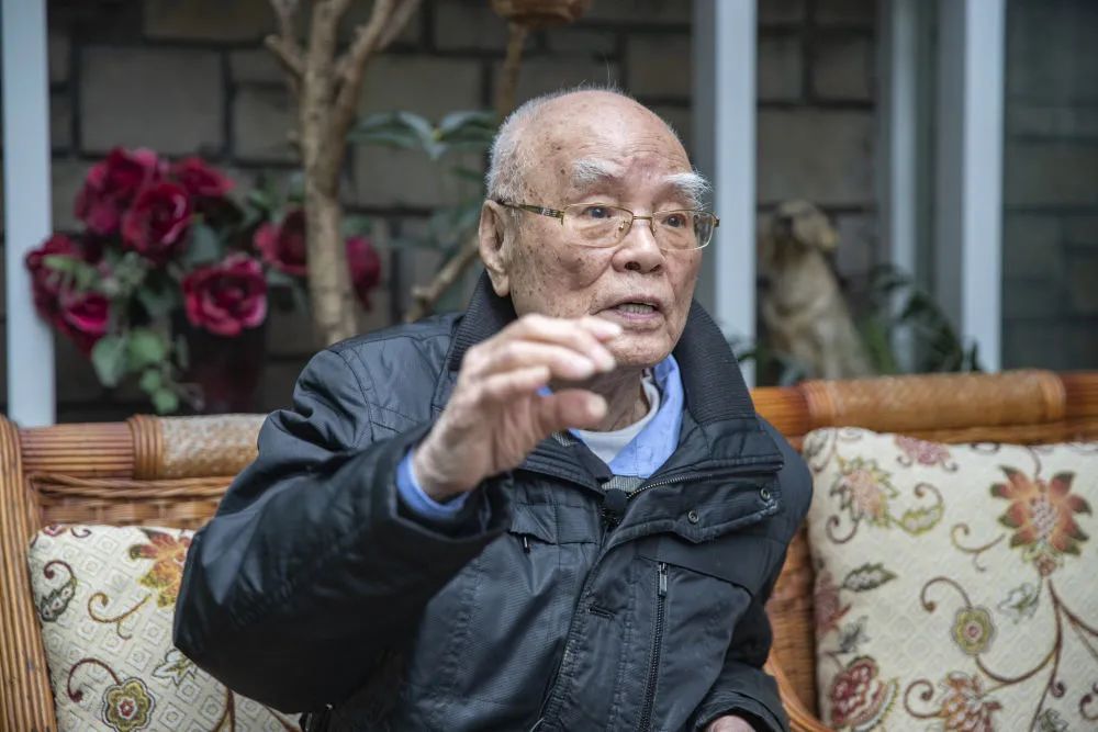 1920年,李雨农出生于医生家庭,遂少时便矢志从医.