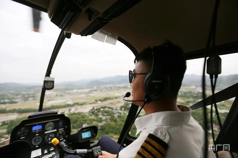 山中青年第二季百年青春壮志凌云的90后机长