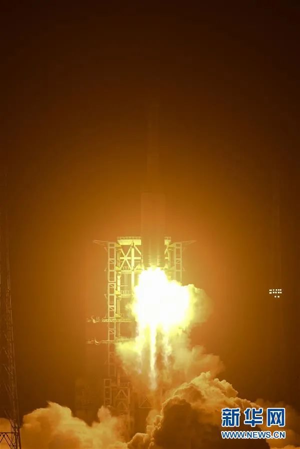 长征七号A运载火箭在海南文昌航天发射场成功发射。图源：新华网