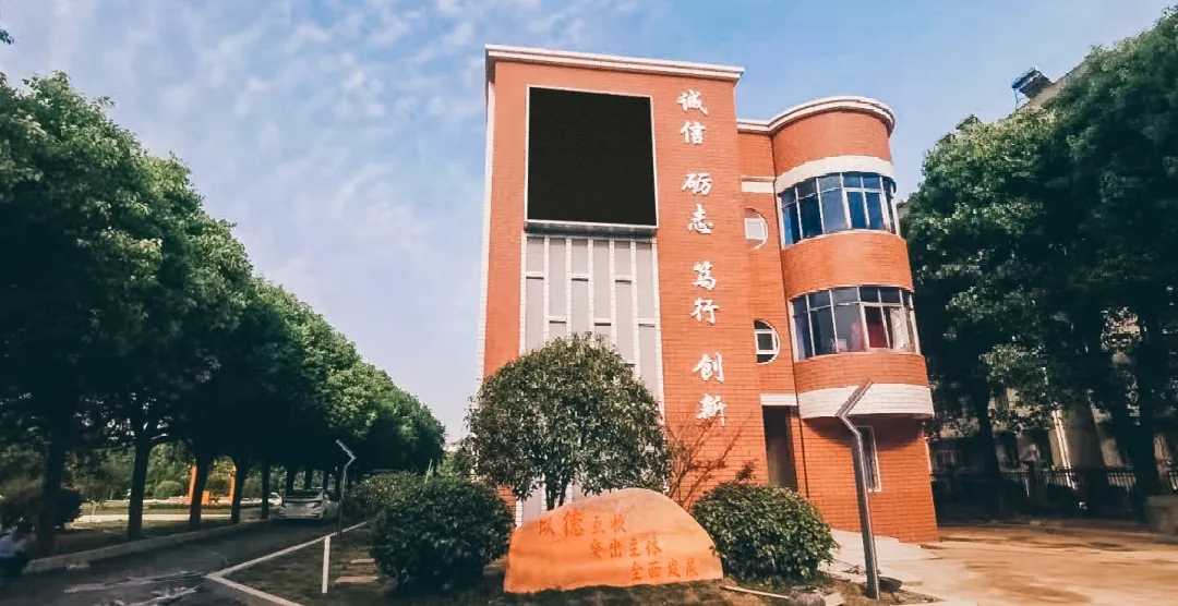 学校教学管理团队,骨干师资团队均从武汉武珞路实验初级中学优秀教师